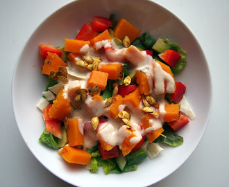Salaatti paahdetusta kurpitsasta + salaatinkastike