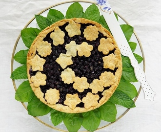 Raikas pieni mustikkapiirakka |  A fresh small blueberry pie