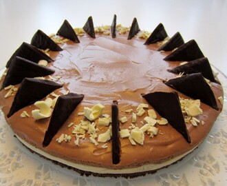 Valkosuklaa-After Eight juustokakku/ White Chocolate-After Eight Cheesecake (24cm)