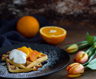 Sesongissa – appelsiinivohvelit ja appelsiinisalaatti