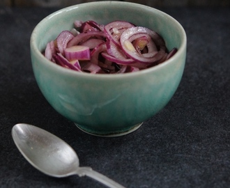 Marinoitu punasipuli / Marinated red onion