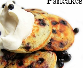 Kardemummaiset mustikkapannukakut ternimaidosta (Pancakes)