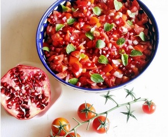 Tomaatti-granaattiomenasalaatti ja ajatuksia  hintavallankumouksesta