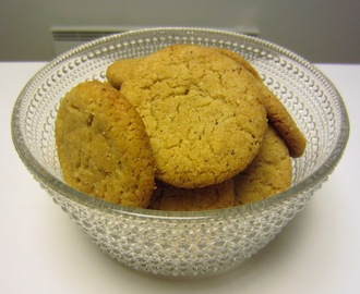 Kaneli-mantelikeksit/ Cinnamon-almond Cookies