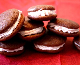 Whoopies mansikkatäytteellä