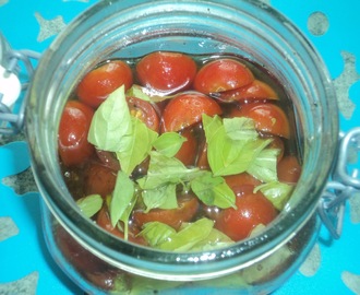 Marinoidut tomaatit