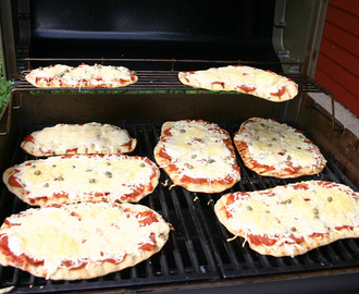 Grillipizza valmistuu tiimityönä