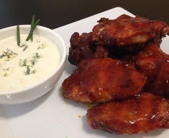Sticky bbq wings & Blue cheese dip