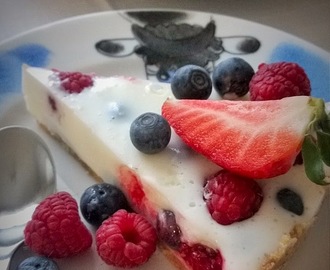 Marjaisa jogurttitorttu - Tarte de iogurte e frutos vermelhos