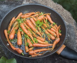 Pannulla paistetut porkkanat
