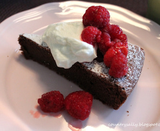 MUDCAKE AND RASPBERRIES