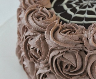Gluteeniton superminttu-suklaatäytekakku (18cm)