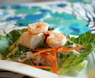 Kesä(rullaton)salaatti vietnamilaishenkeen