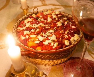 Peruna-tomaattipaistos turkkilaiseen tapaan