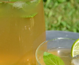 Jäätee vihreästä teestä - minttua, limeä ja agave -siirappia