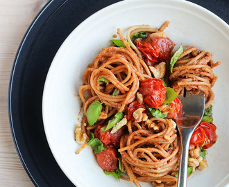 Pähkinäinen tomaattipasta | Tomato pasta with walnuts