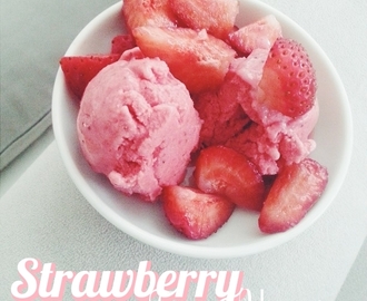 Mansikka-jogurttijäätelö aka Strawberry Froyo