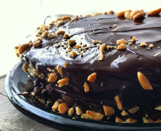 Pindakaas Chocoladecake a.k.a. maapähkinävoi-suklaakakku