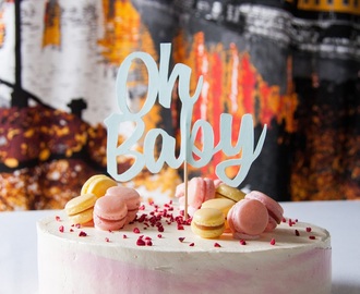 Baby Shower -kakku (Porkkanakakku mangomoussella) / Baby Shower Cake (Carrot cake w/ Mango Mousse)