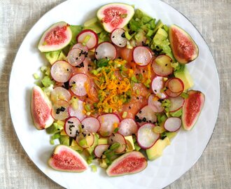 Spring salad with smoked salmon