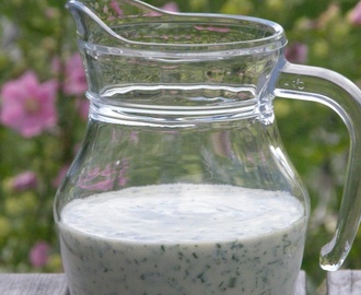 Monipuolinen soijajukurttikastike ja puutarhan antimia