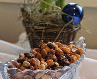 Paahdetut pähkinät joulunaposteltavaksi