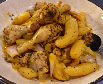 Kyckling med jordärtskocka, citron och saffran serverad med halloumisallad