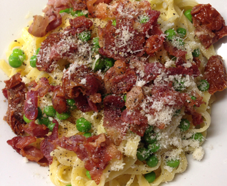 pasta carbonara med soltørket tomat og erter