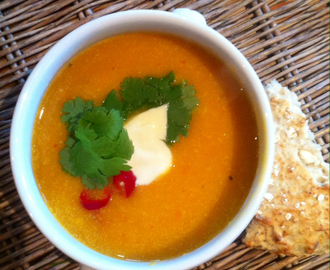 Gresskarsuppe
med kokosmelk, ingefær, chili og lime.