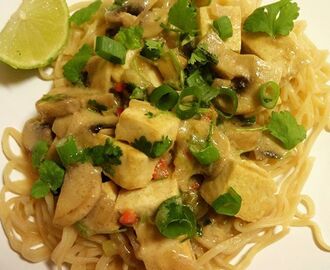 Tofu Thai Green Curry med tomatnudler ✿