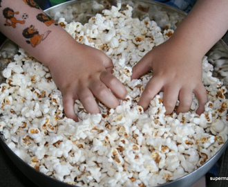 Hjemmelaget popcorn med supermat er snadder helgekos!