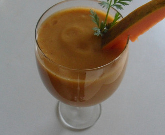 Tropisk papaya og goji-smoothie