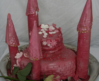 En søt rosa drøm - sjokoladekakeslott