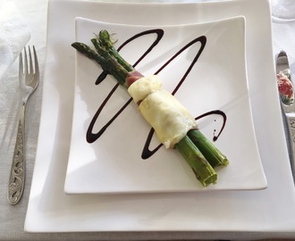 3 retters bestående av asparges, torsk og deilig lime panna cotta