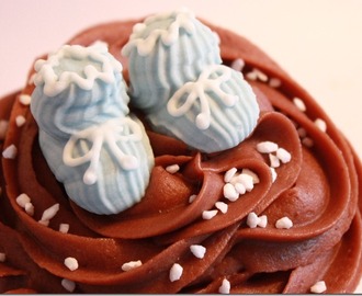 Cupcakes til barselbesøk–med pynt av icing