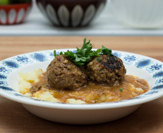 Kjøttboller med potetmos og groovy saus