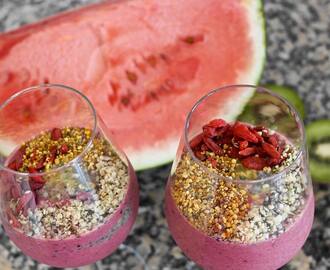 Smoothie parfait with chia seeds