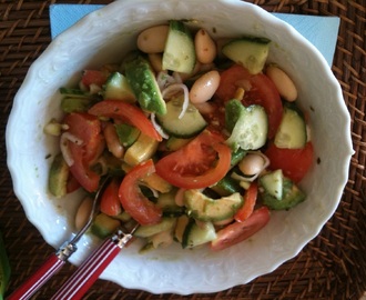 Sommerkoteletter med hvit bønnesalat