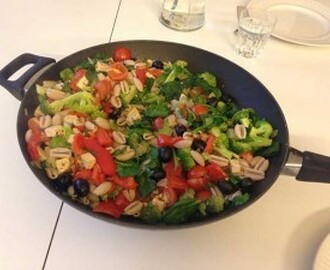 Spinat, bakt paprika, brokkoli og feta til pasta