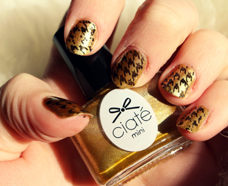 NAIL ART: Gold Houndstooth