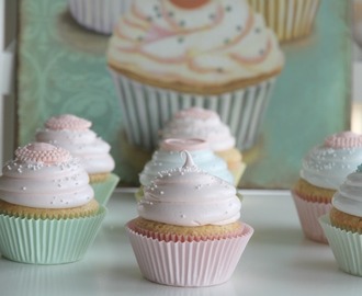 Vintage pastel cupcakes & vanilla cupcakes