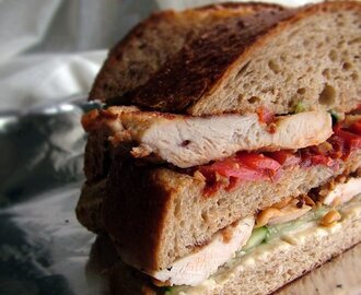 Sandwich med peanøttkylling: Lunsj med venner
