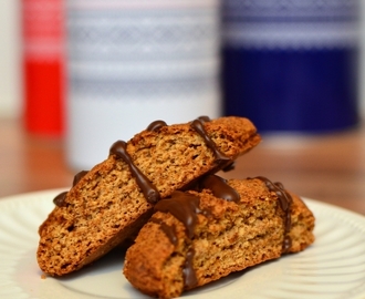 Pepperkake-biscotti med smeltet sjokolade