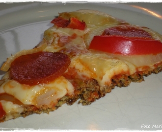 Pizza, med knuste linfrø - lavkarbo ♥