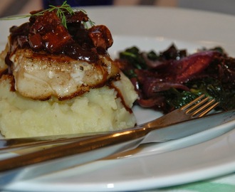 Smørstekt torsk med spinatsalat og balsamicosaus med bacon