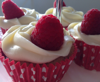 Bringebær cupcakes fra Kakekrigen!