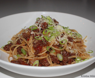 Spaghetti og spicy kjøttsaus med rødvin og fennikel