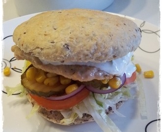 Kyllingburger med tzatziki.