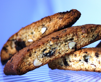 Biscotti med mandler og sjokolade...og et hint av appelsin.