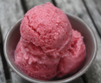 Frozen Strawberry Yoghurt